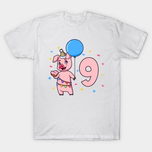 I am 9 with pig - kids birthday 9 years old T-Shirt